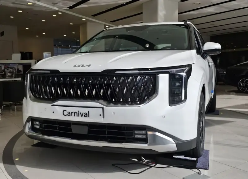Kia Carnival - 3