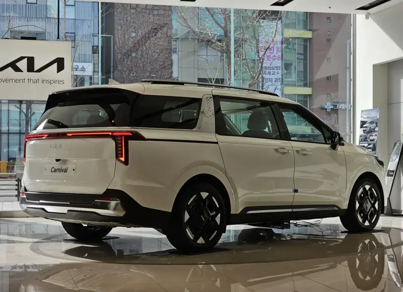 Kia Carnival - 5