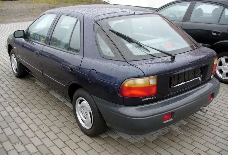 Kia Sephia - 4