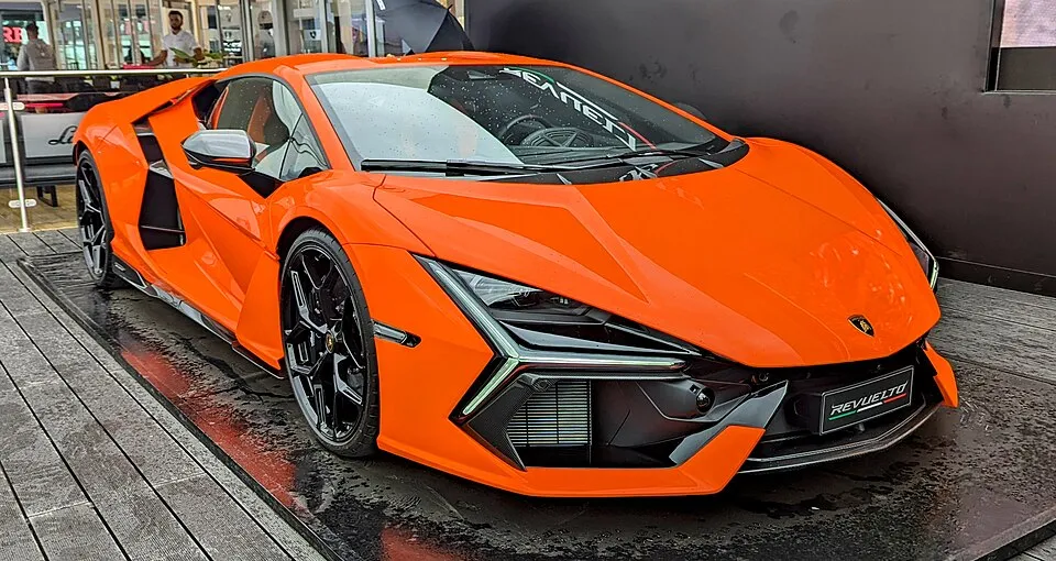 Lamborghini Revuelto - 2