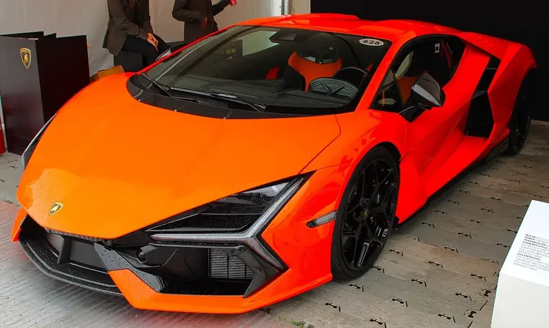 Lamborghini Revuelto Revuelto (LB744)