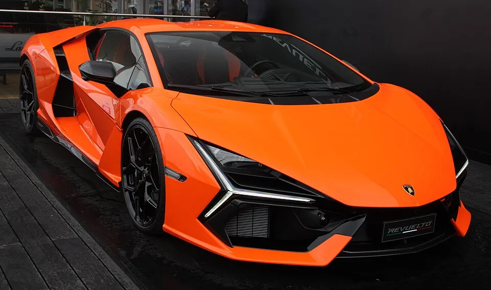 Lamborghini Revuelto Revuelto (LB744)