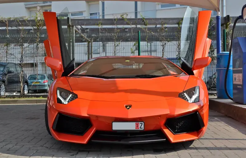 Lamborghini Aventador - 2