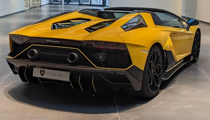 Lamborghini Aventador - 2