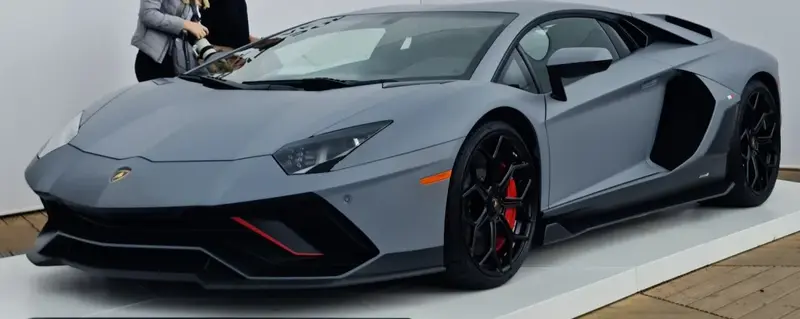Lamborghini Aventador - 2