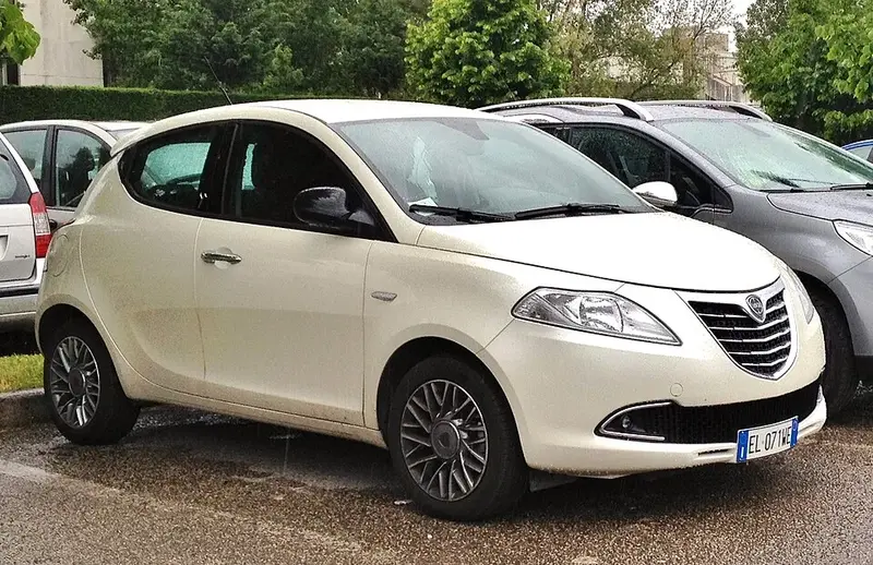 Lancia Ypsilon - 5