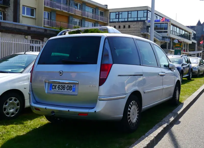 Lancia Phedra Phedra 2.2 Multijet (170 bg) Automatic - görsel 2