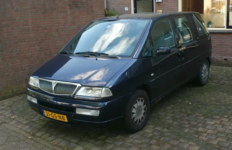 Lancia Zeta Zeta 2.0 16V (132 bg) - görsel 2