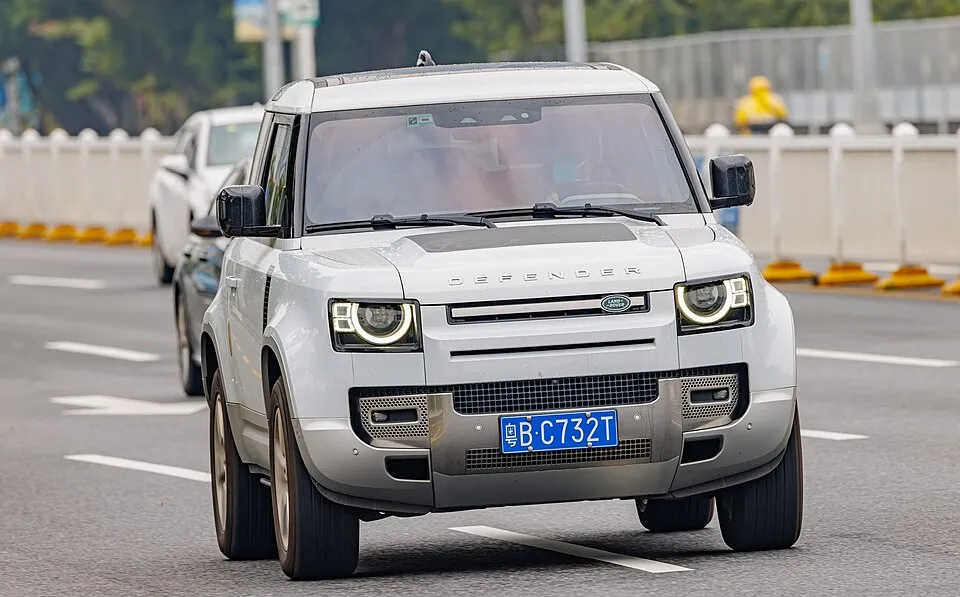 Land Rover 3