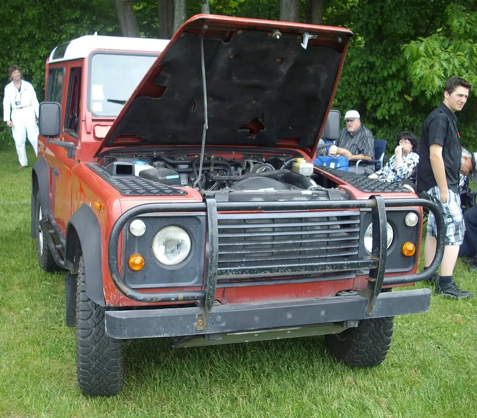 Land Rover Defender - 2