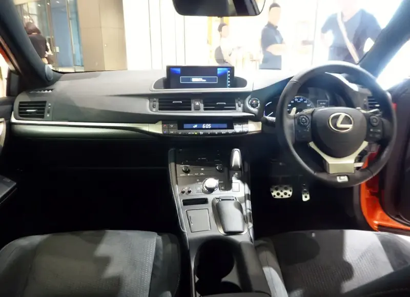 Lexus CT - 6