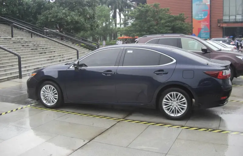 Lexus ES - 3