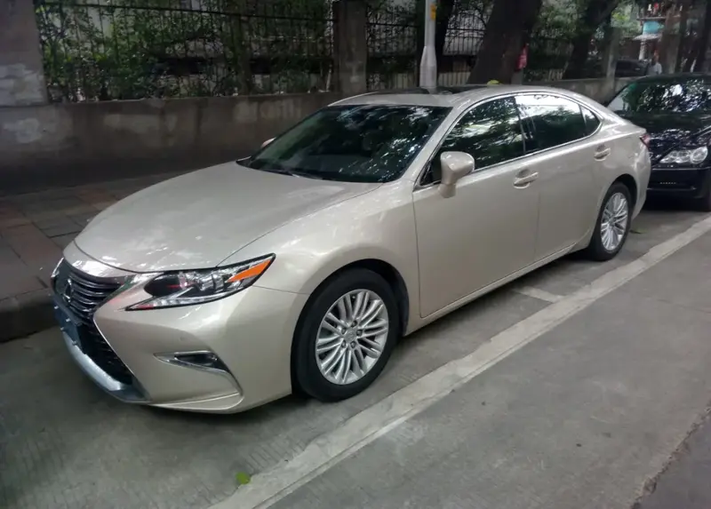 Lexus ES - 5