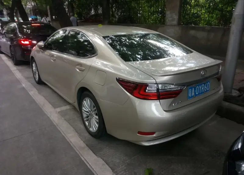 Lexus ES - 6