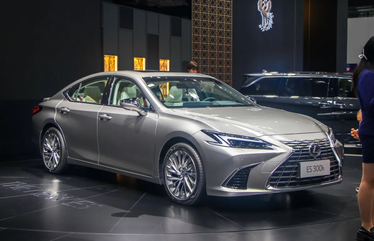 ES VII (XZ10, facelift 2024)