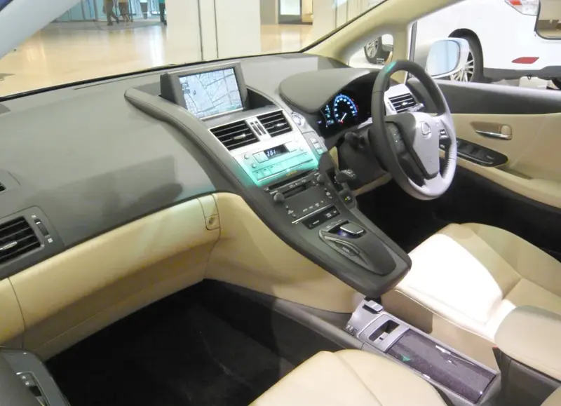 Lexus HS - 4