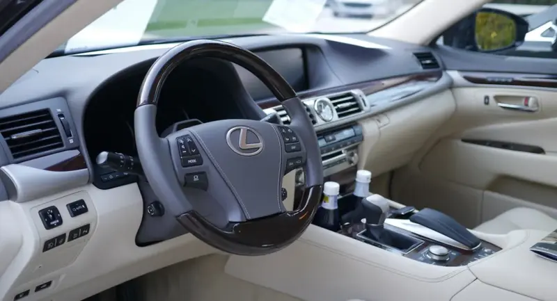 Lexus LS - 3