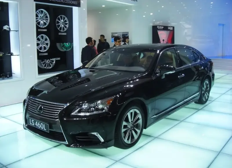 Lexus LS - 3