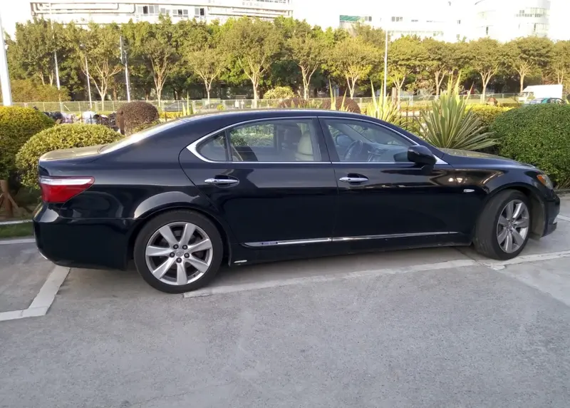 Lexus LS - 3