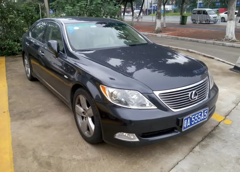 Lexus LS - 4