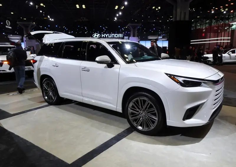Lexus TX - 3