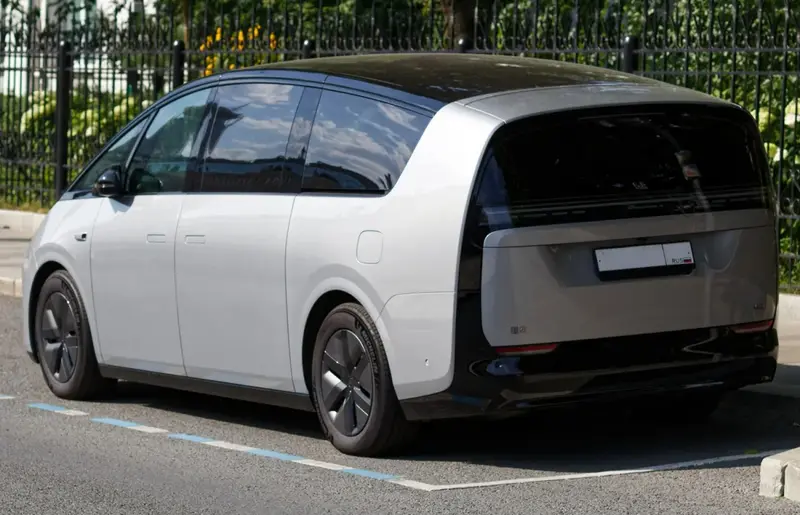 Li MEGA MEGA 102.7 kWh (544 bg) Dual Motor 4WD - görsel 5
