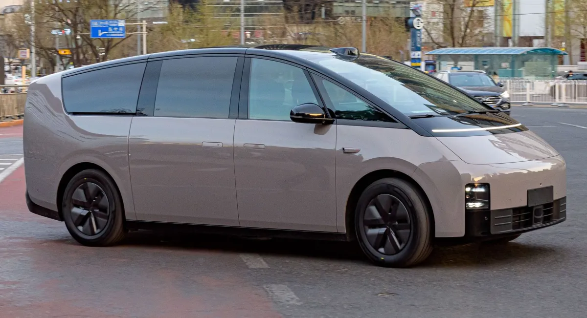 Li MEGA MEGA 102.7 kWh (544 bg) Dual Motor 4WD - görsel 6