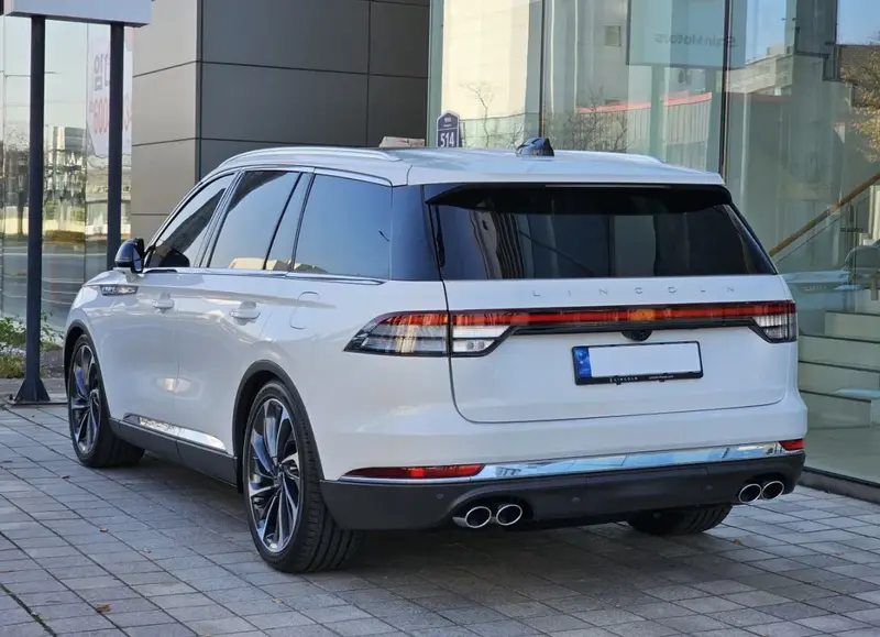 Lincoln Aviator - 3