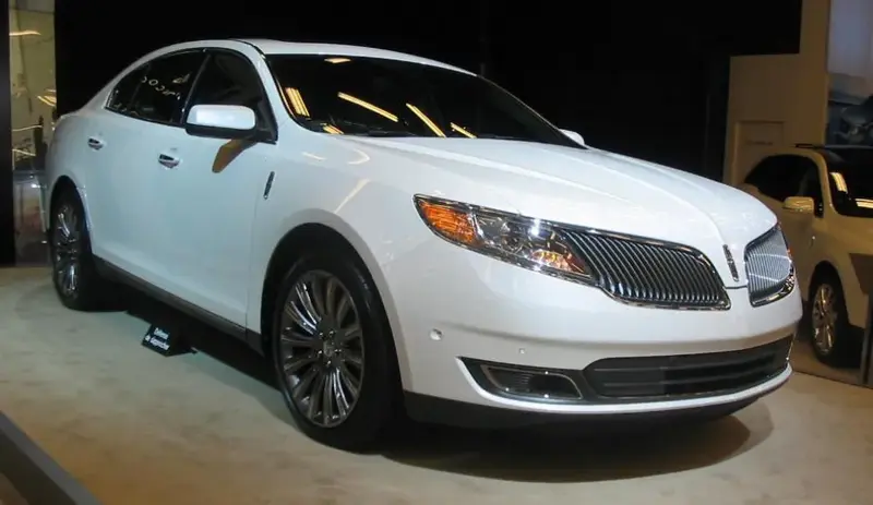 Lincoln MKS MKS I (facelift 2013)