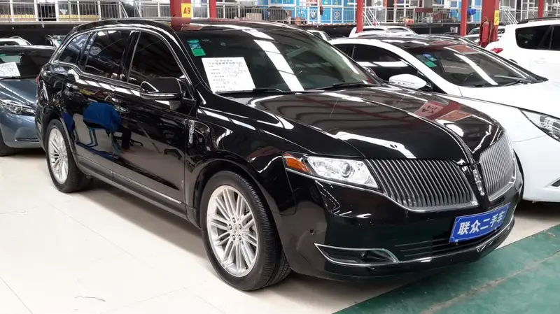 Lincoln MKT MKT I (facelift 2013)