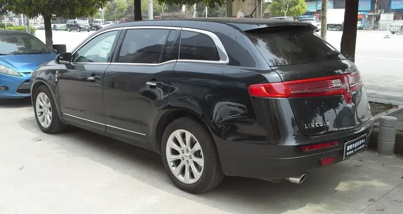 Lincoln MKT - 4