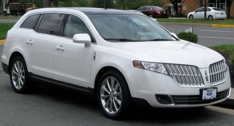 Lincoln MKT - 4