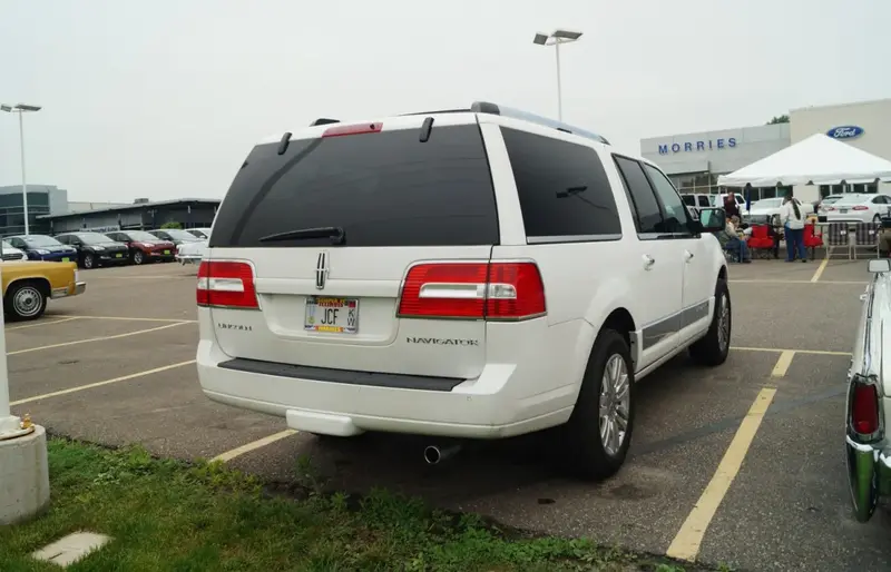 Lincoln Navigator - 2