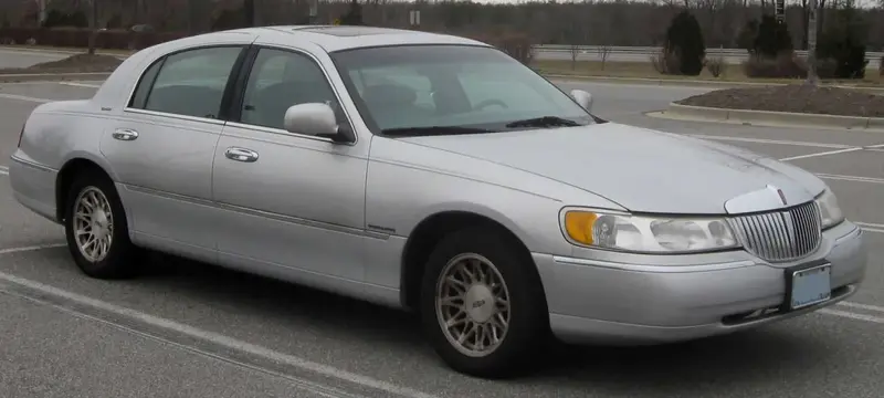 Lincoln Town Car - 2
