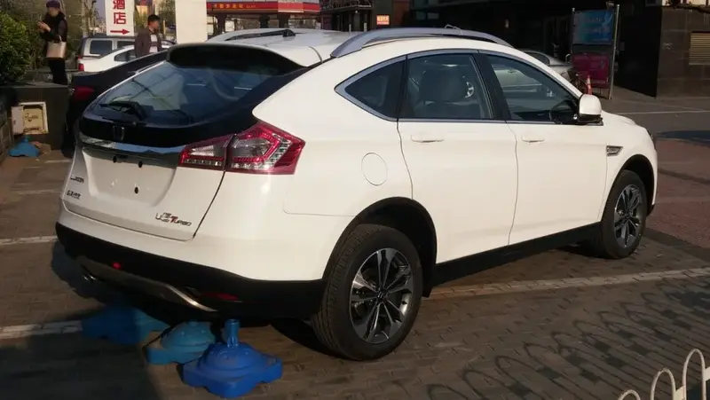 Luxgen U6 - 2