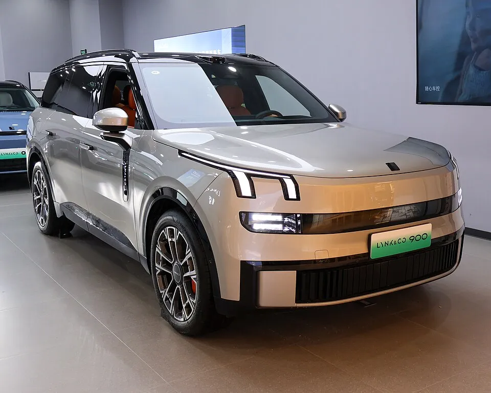 Lynk & Co 900 900