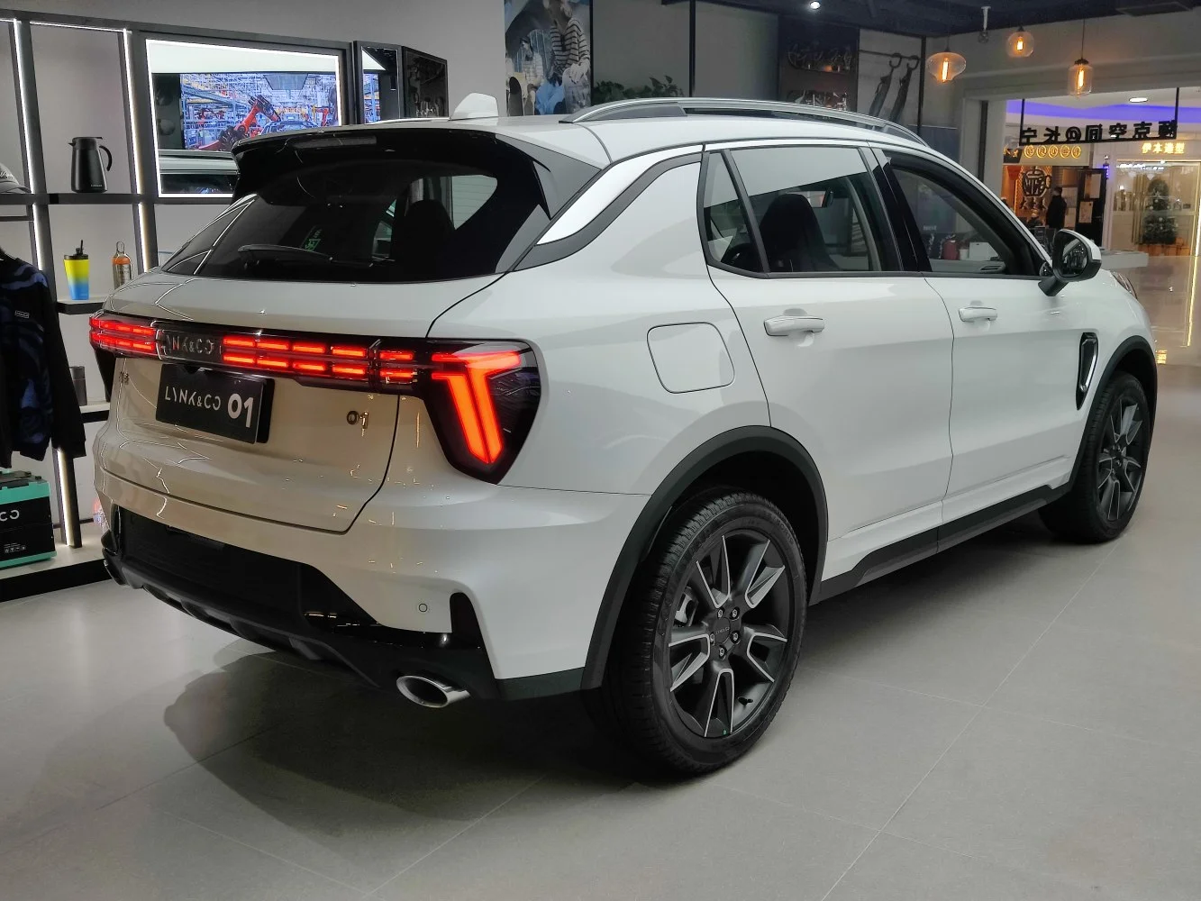 Lynk & Co 01 01 (facelift 2022)