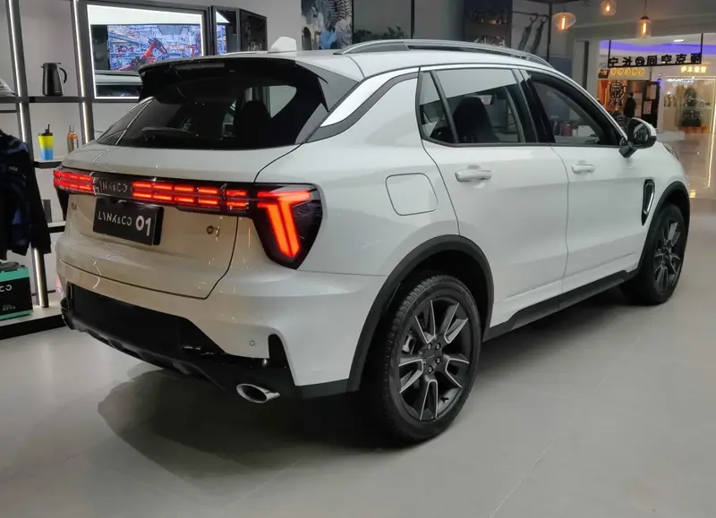 Lynk & Co 01 - 2