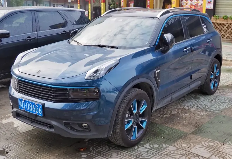 Lynk & Co 01 - 3