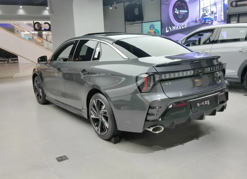 Lynk & Co 03 - 2