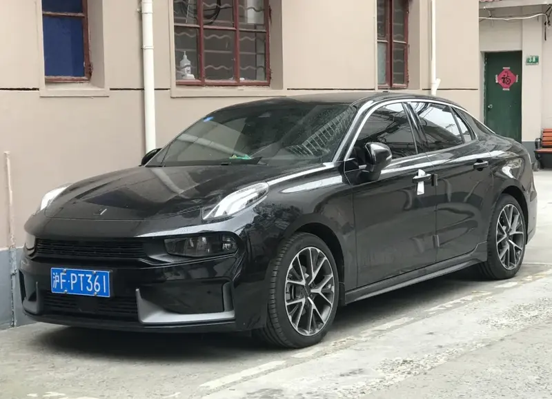 Lynk & Co 03 - 3