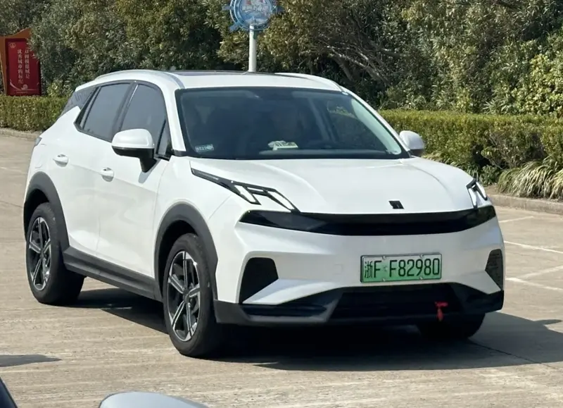 Lynk & Co 06 - 2