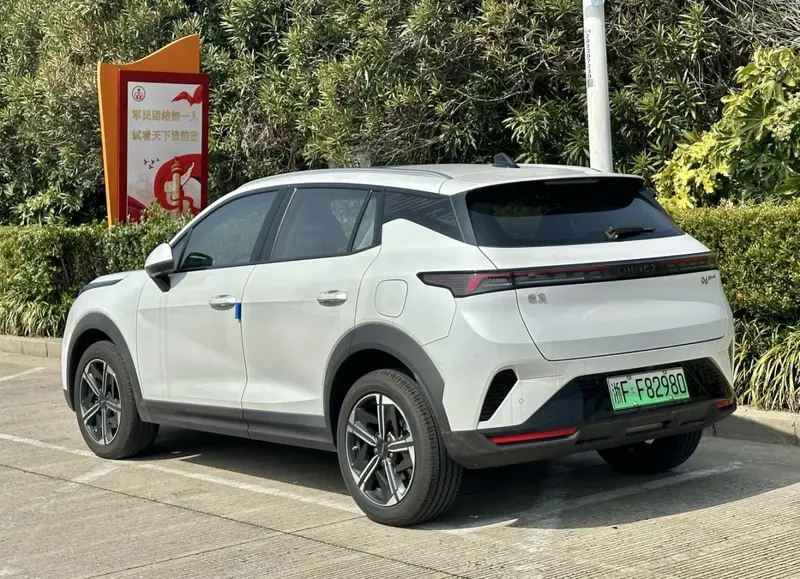 Lynk & Co 06 - 3