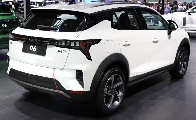 Lynk & Co 06 - 2
