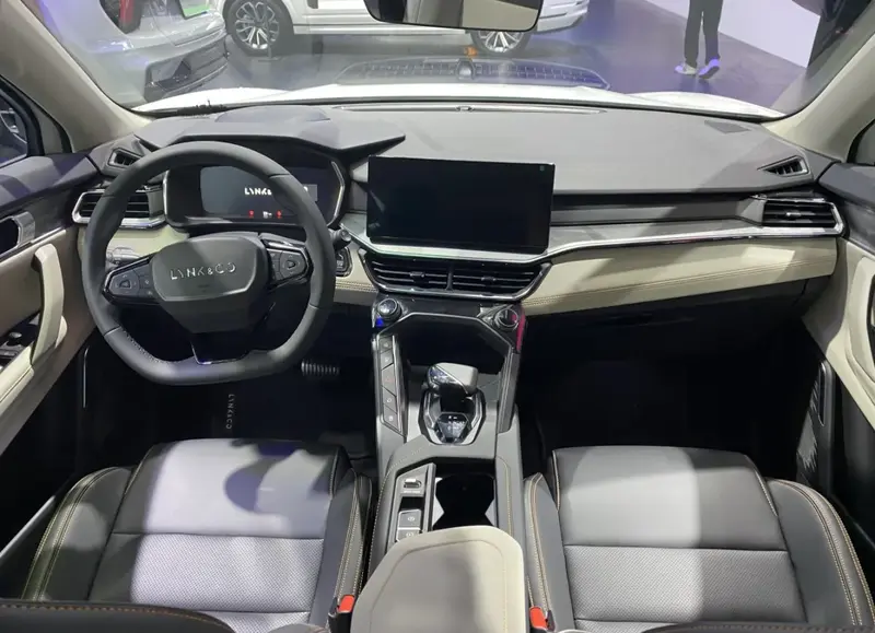 Lynk & Co 06 - 3
