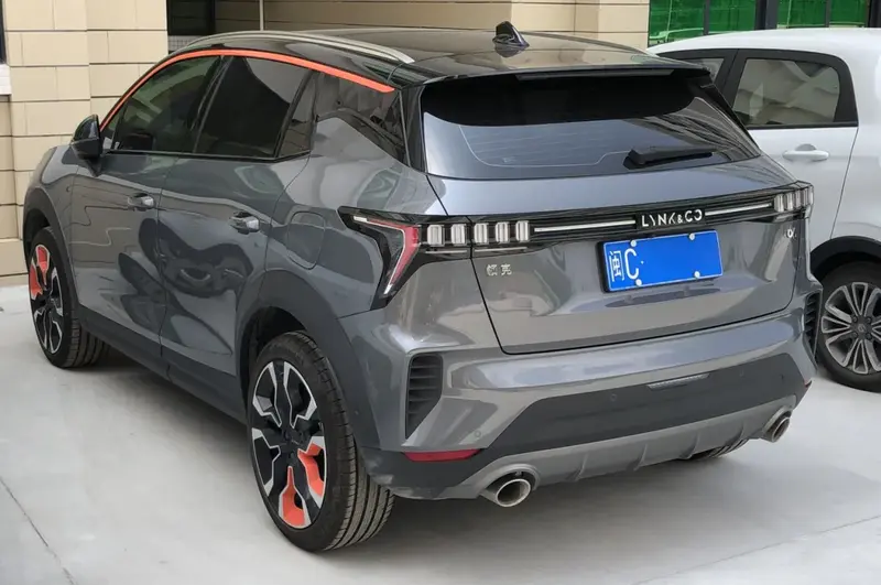 Lynk & Co 06 - 2