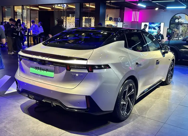Lynk & Co 07 - 2