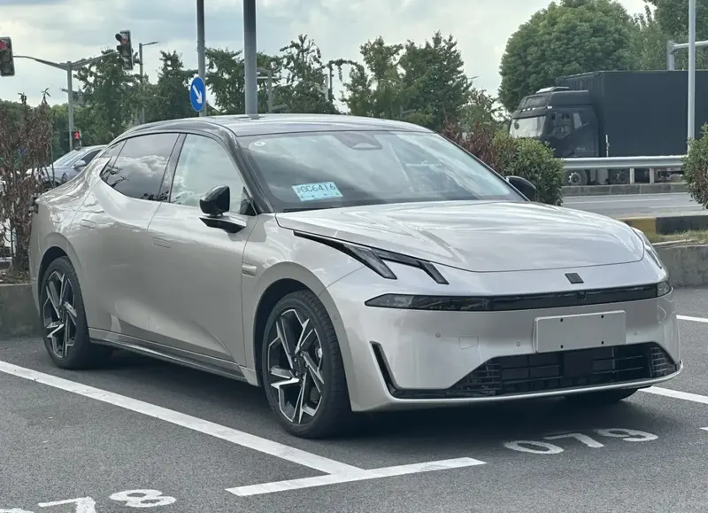 Lynk & Co 07 - 6