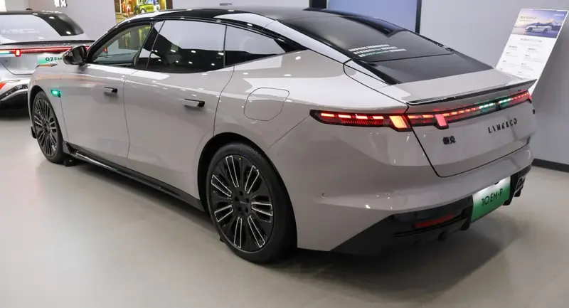 Lynk & Co 10 - 2