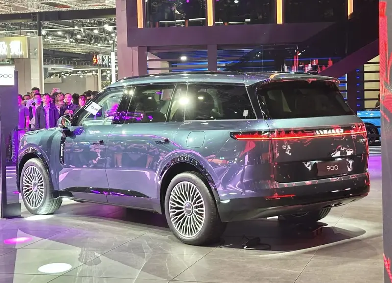 Lynk & Co 900 - 2